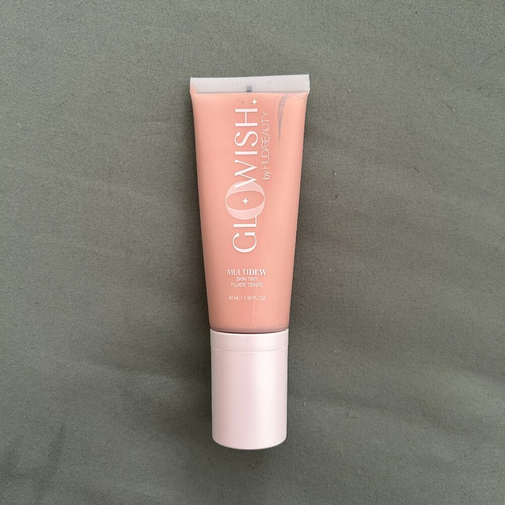 NIB Huda Beauty Glowish Multidew Skin Tint Foundation FULL SIZE